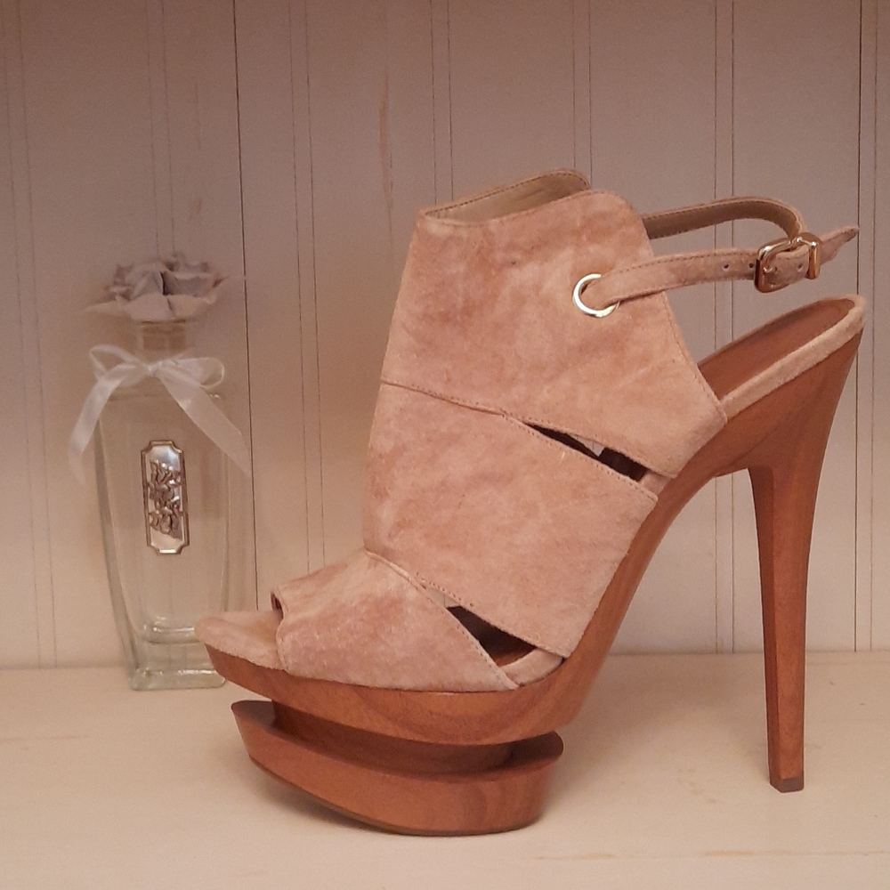 Jessica Simpson heels